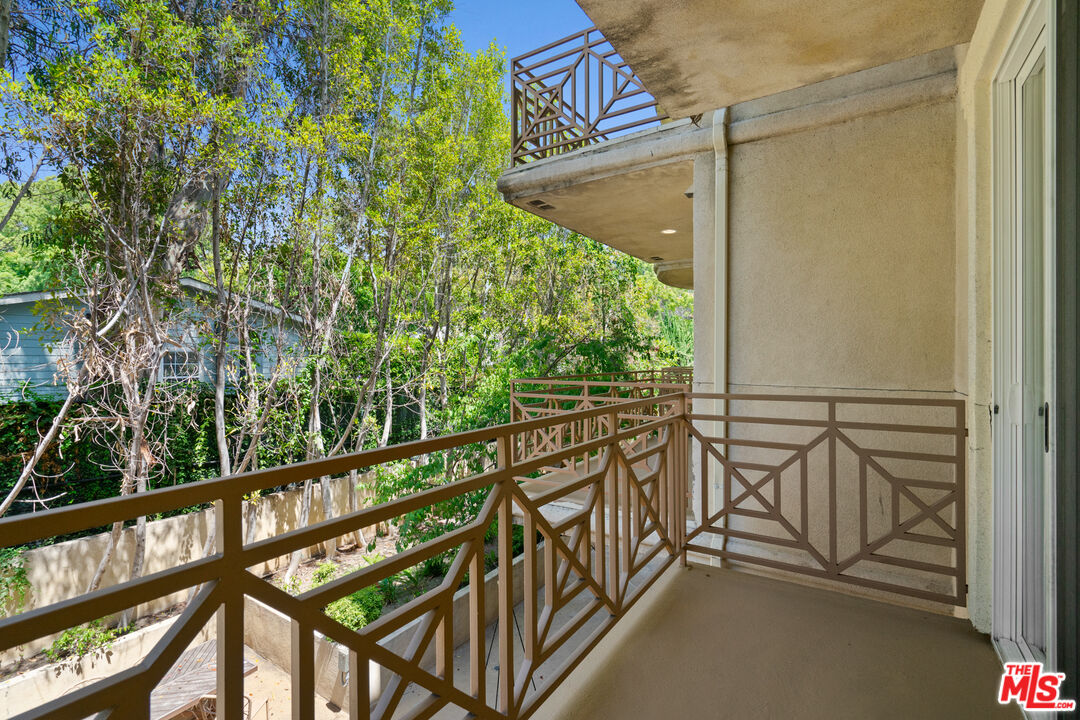 2306 Fox Hills Dr Unit: 203