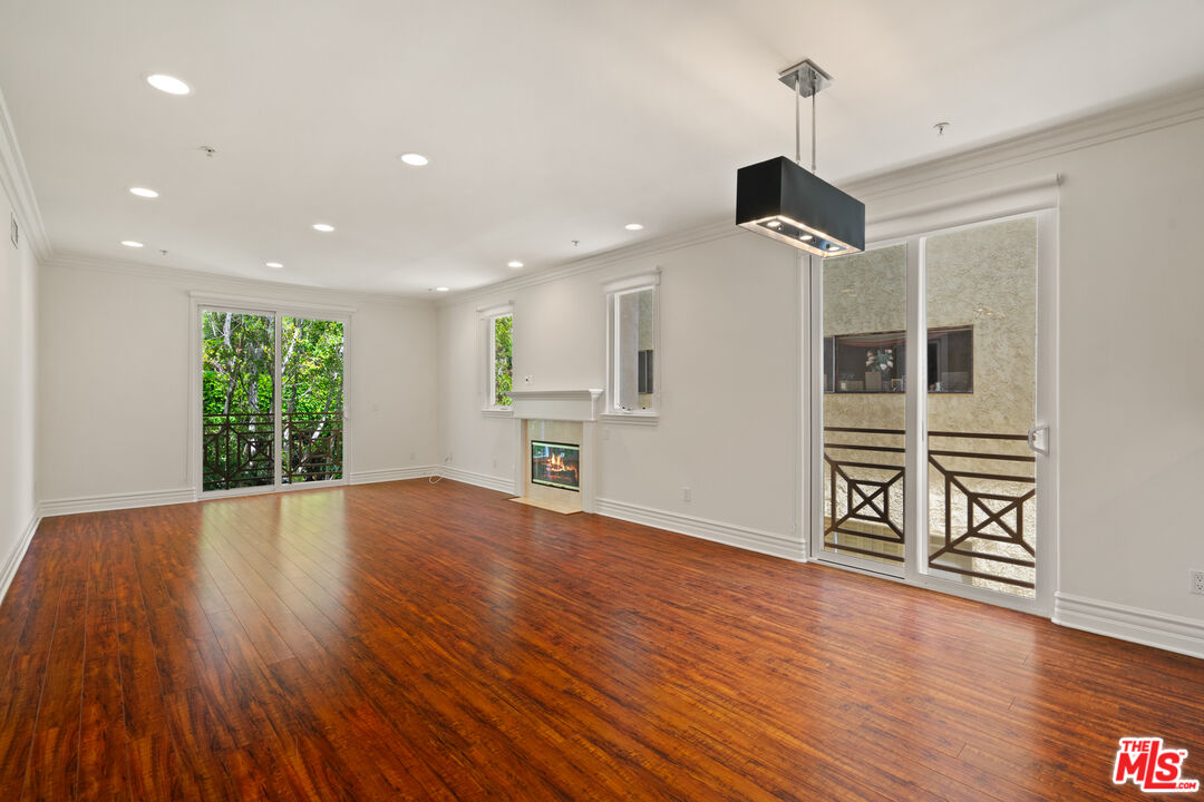 2306 Fox Hills Dr Unit: 203