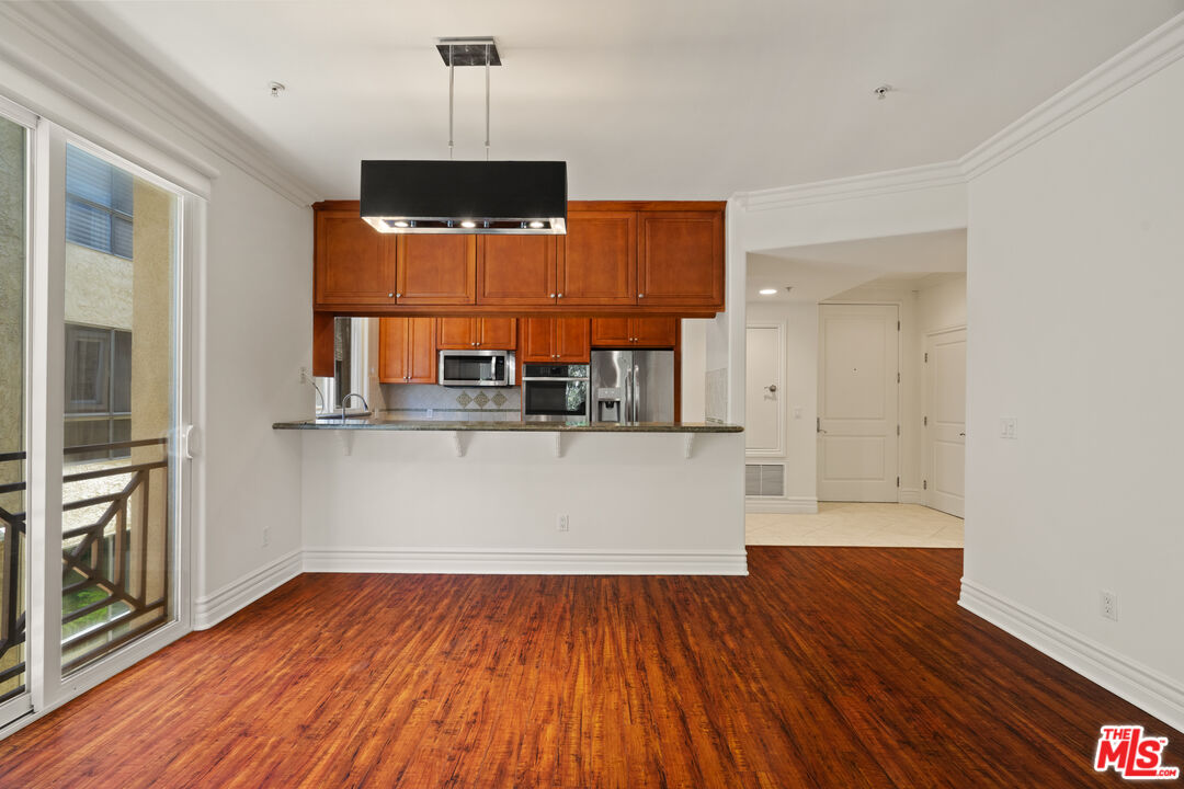 2306 Fox Hills Dr Unit: 203