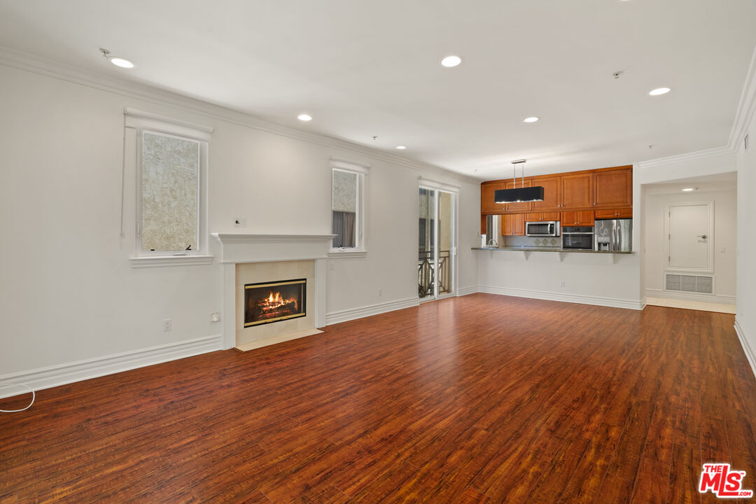 2306 Fox Hills Dr Unit: 203