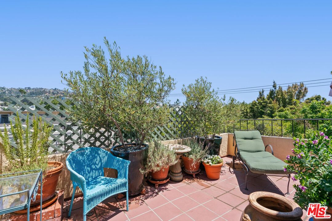 800 Westmount Dr Unit: 5