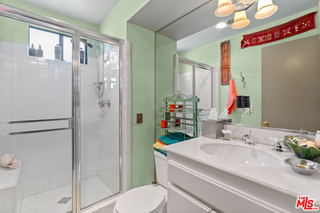 800 Westmount Dr Unit: 5