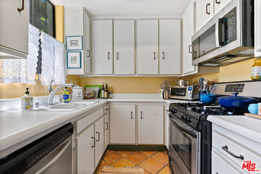800 Westmount Dr Unit: 5