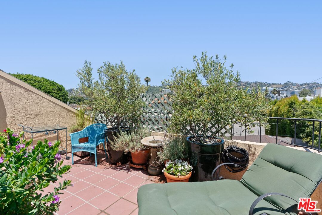 800 Westmount Dr Unit: 5