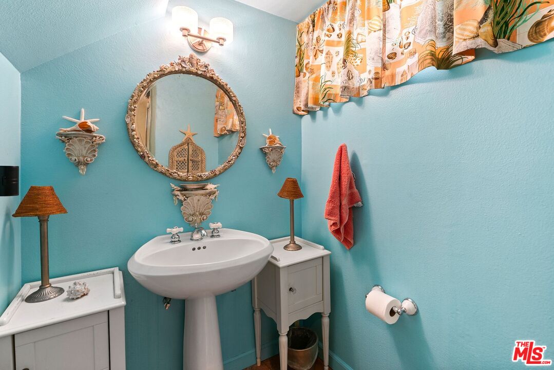 800 Westmount Dr Unit: 5