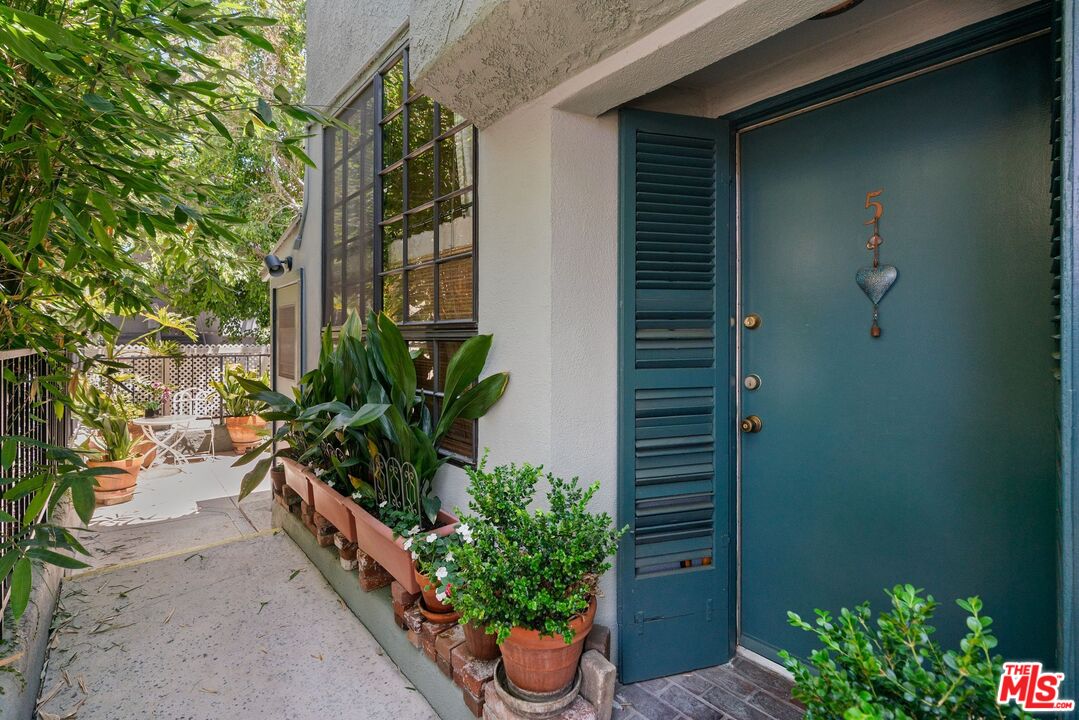800 Westmount Dr Unit: 5