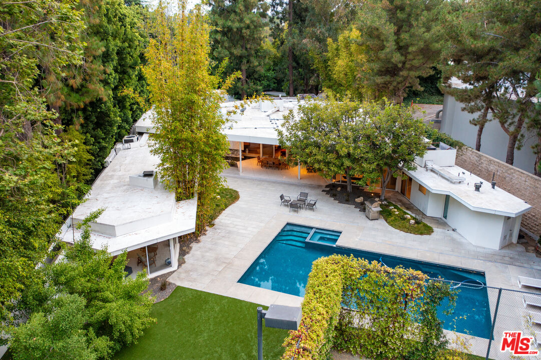 1010 N Rexford Dr