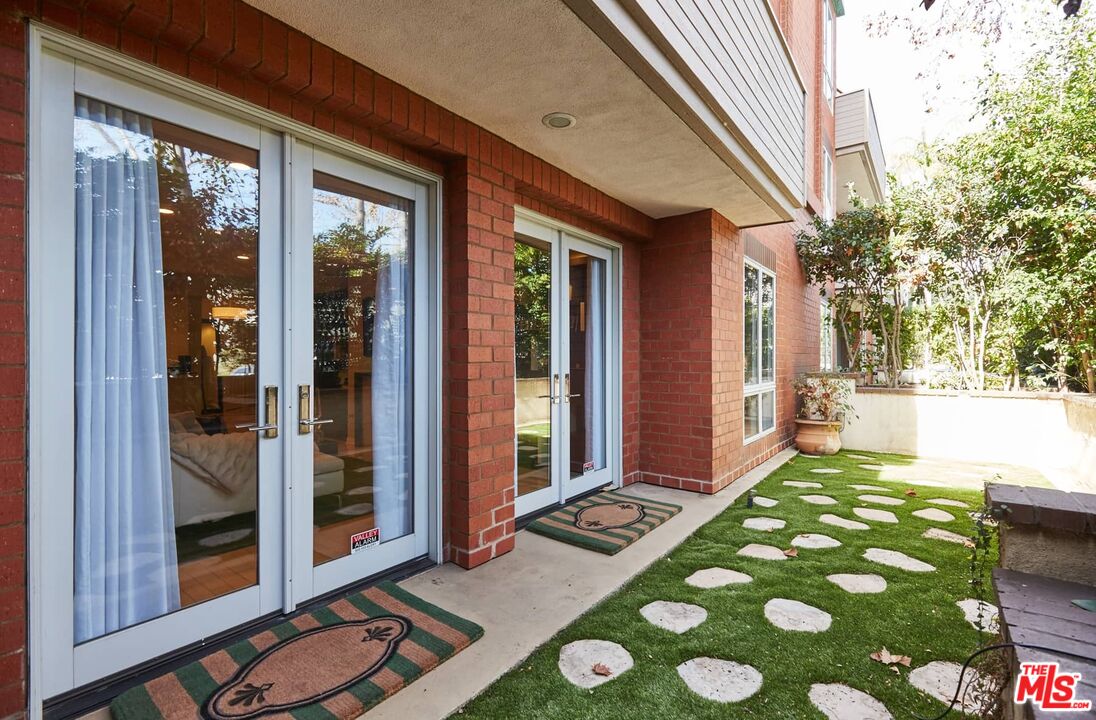 121 N Almont Dr Unit: 103