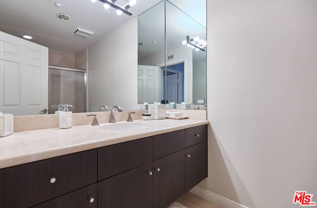 121 N Almont Dr Unit: 103