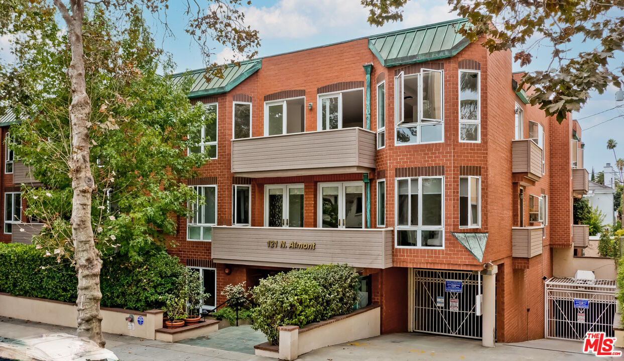 121 N Almont Dr Unit: 103
