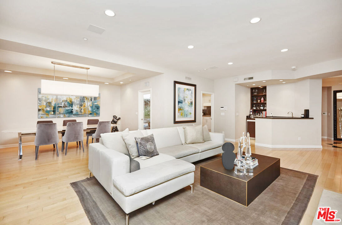 121 N Almont Dr Unit: 103