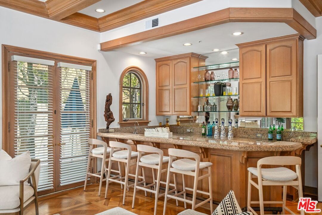 2293 Stratford Cir