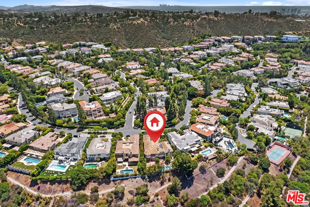 2293 Stratford Cir