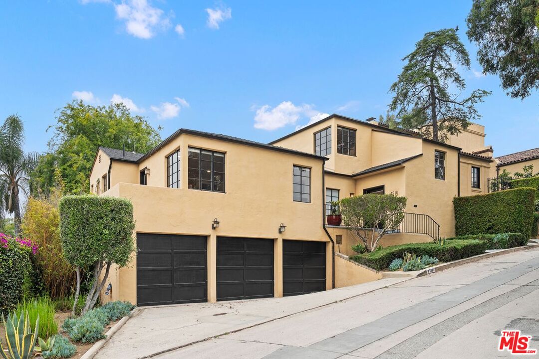 4310 Cedarhurst Cir