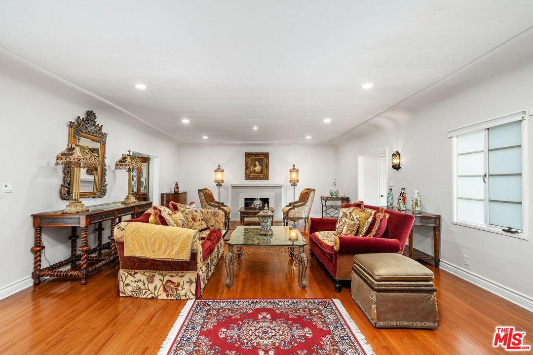 4310 Cedarhurst Cir