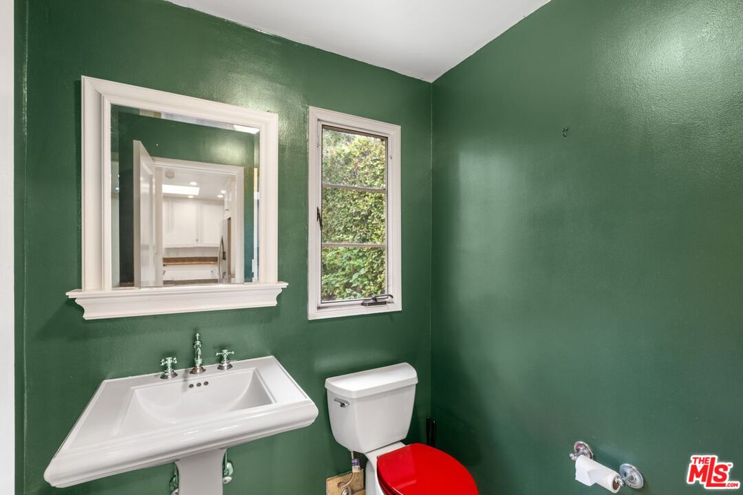 4310 Cedarhurst Cir