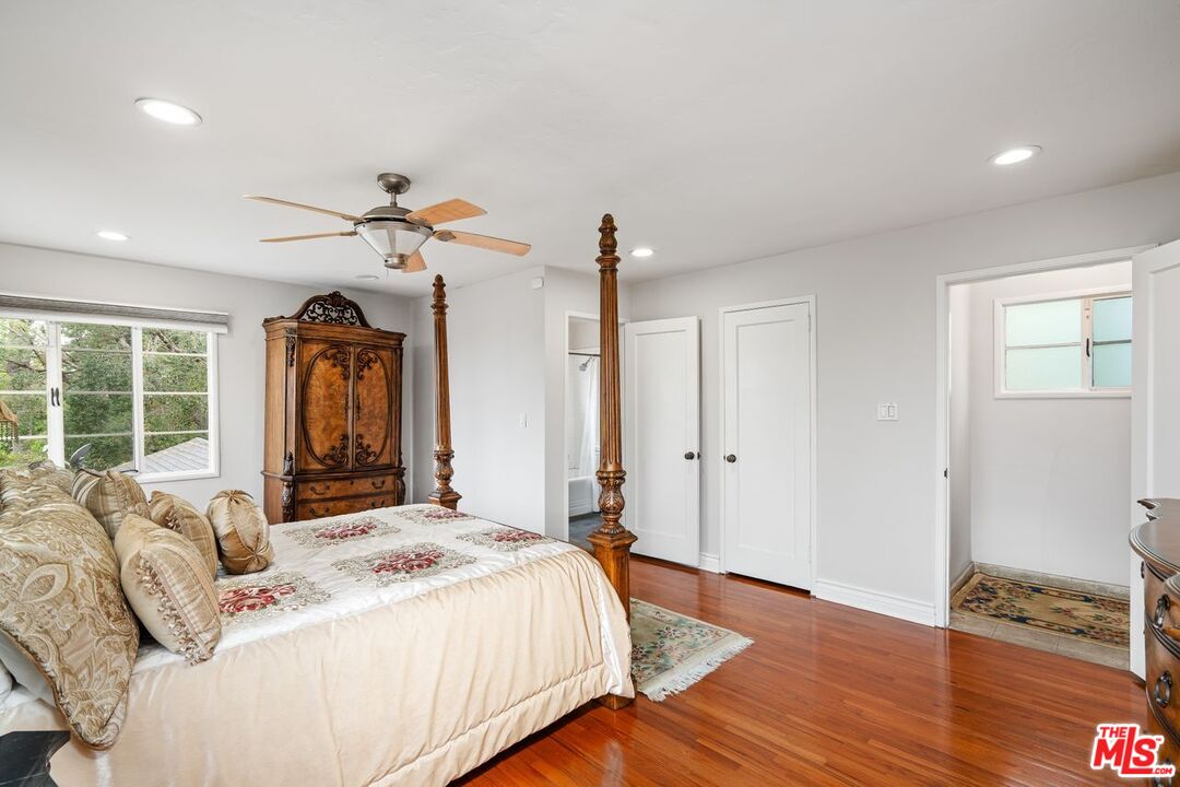 4310 Cedarhurst Cir
