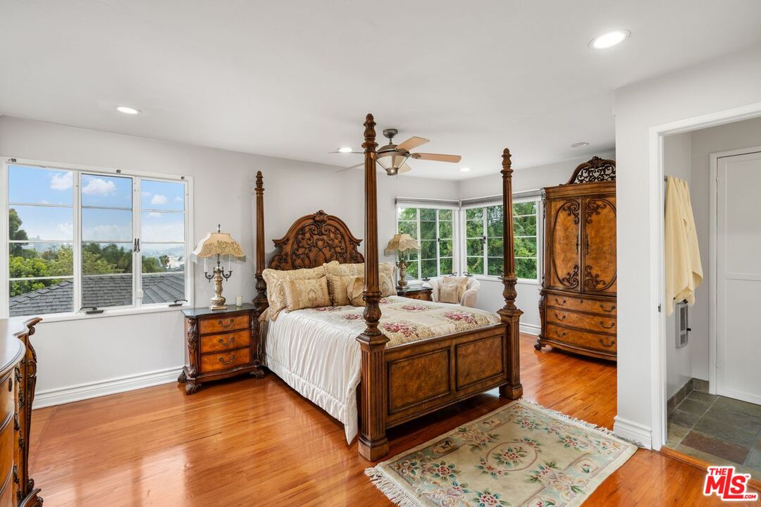 4310 Cedarhurst Cir