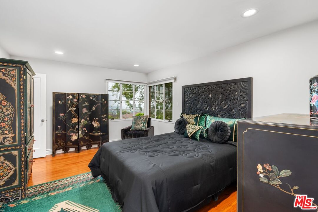 4310 Cedarhurst Cir