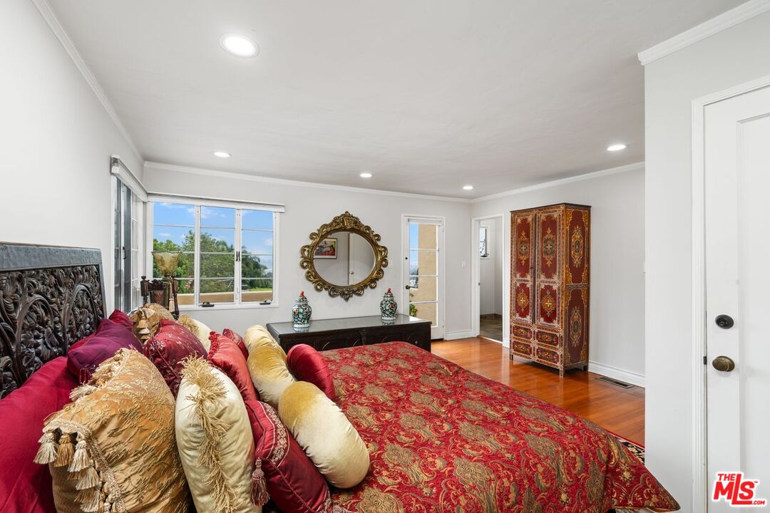 4310 Cedarhurst Cir