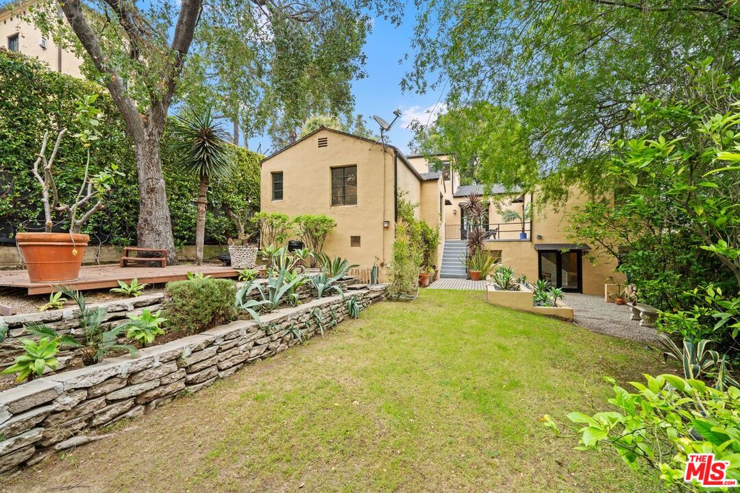 4310 Cedarhurst Cir