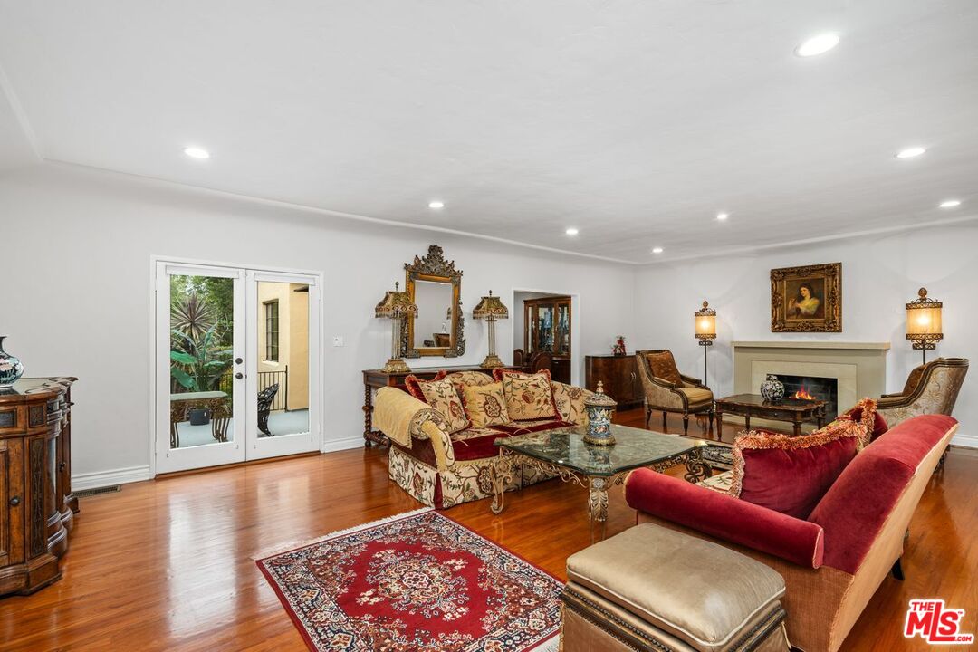 4310 Cedarhurst Cir
