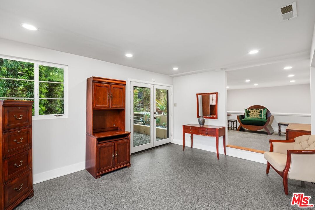 4310 Cedarhurst Cir