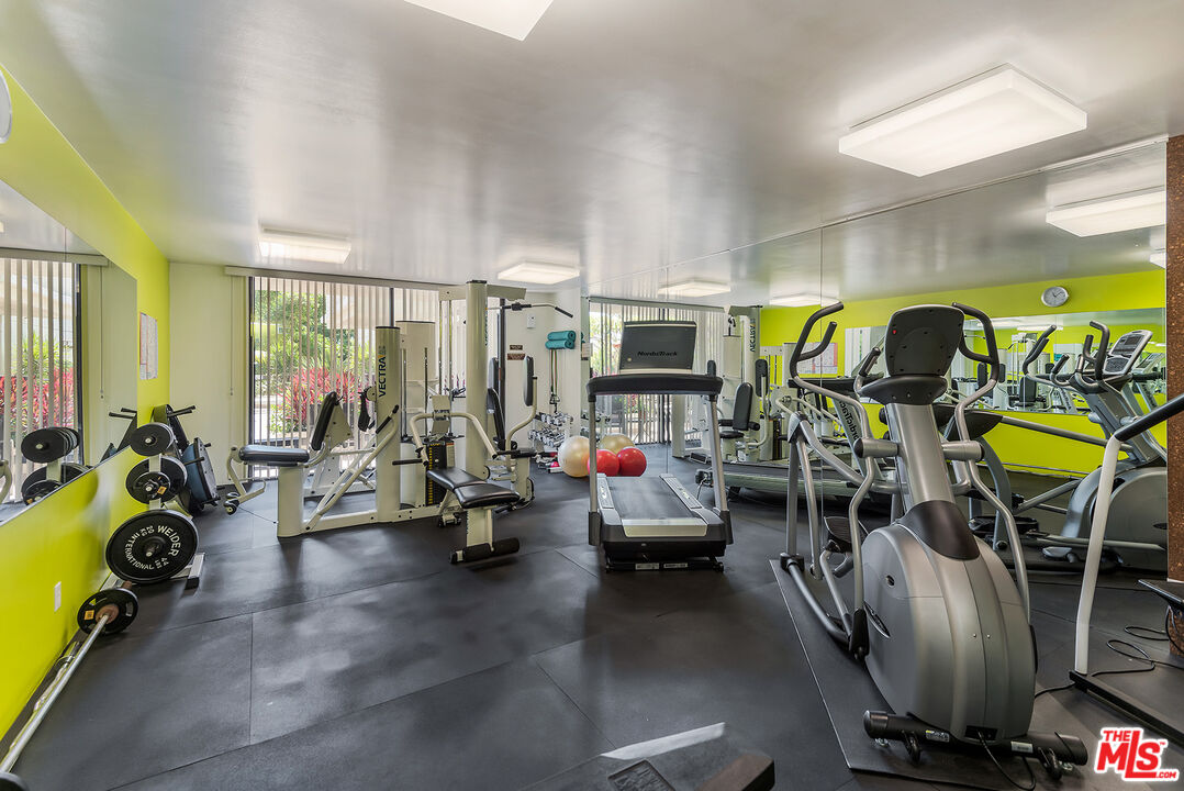 851 N Kings Rd Unit: 207