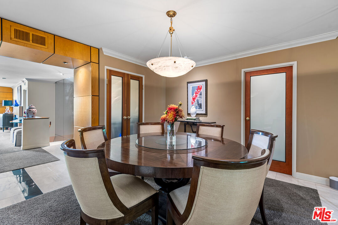 851 N Kings Rd Unit: 207