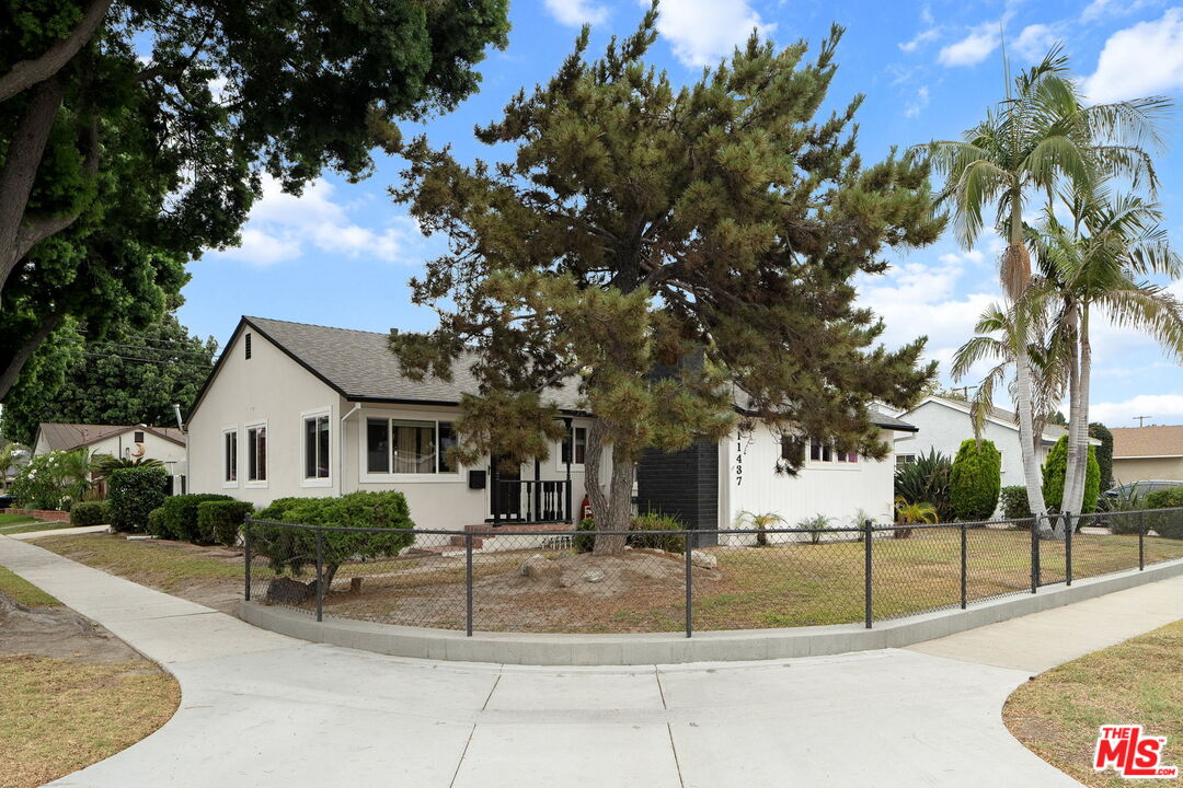 11437 Fairford Ave