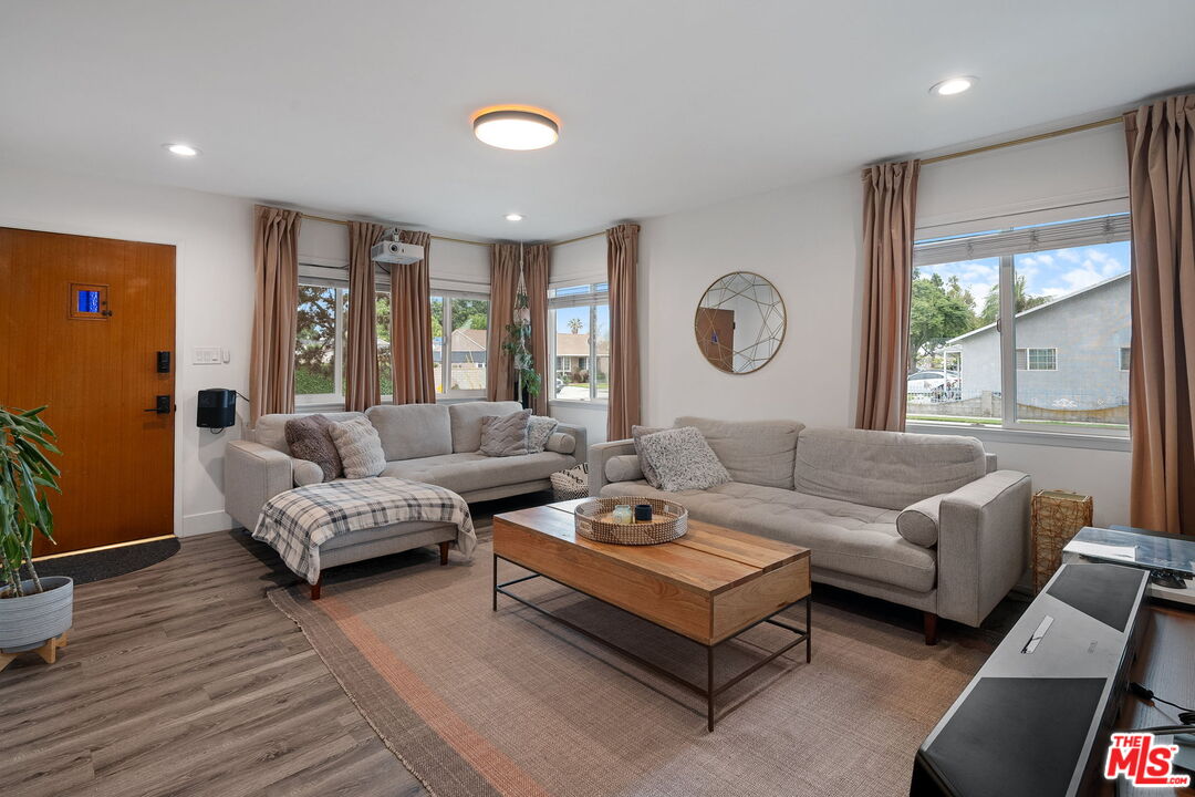 11437 Fairford Ave