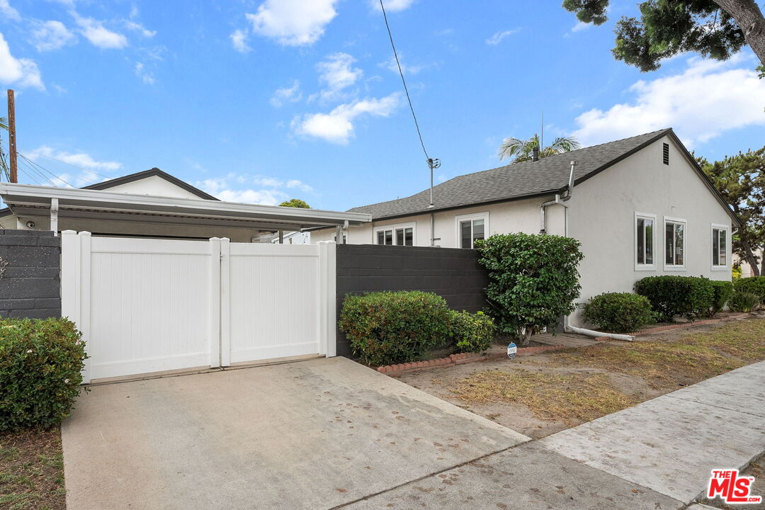 11437 Fairford Ave