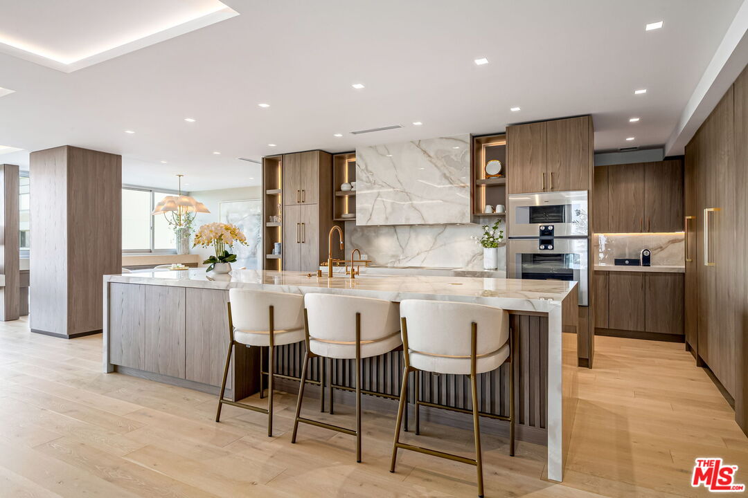 2222 Avenue Of The Stars Unit: 1601