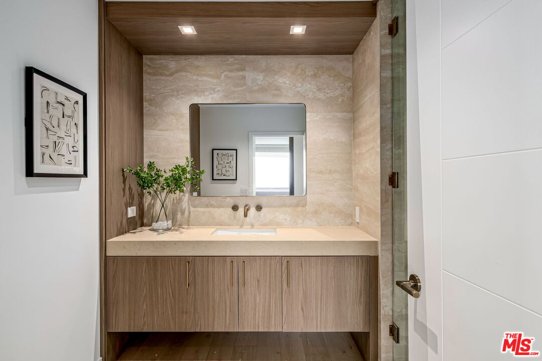 2222 Avenue Of The Stars Unit: 1601