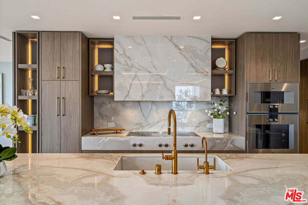 2222 Avenue Of The Stars Unit: 1601