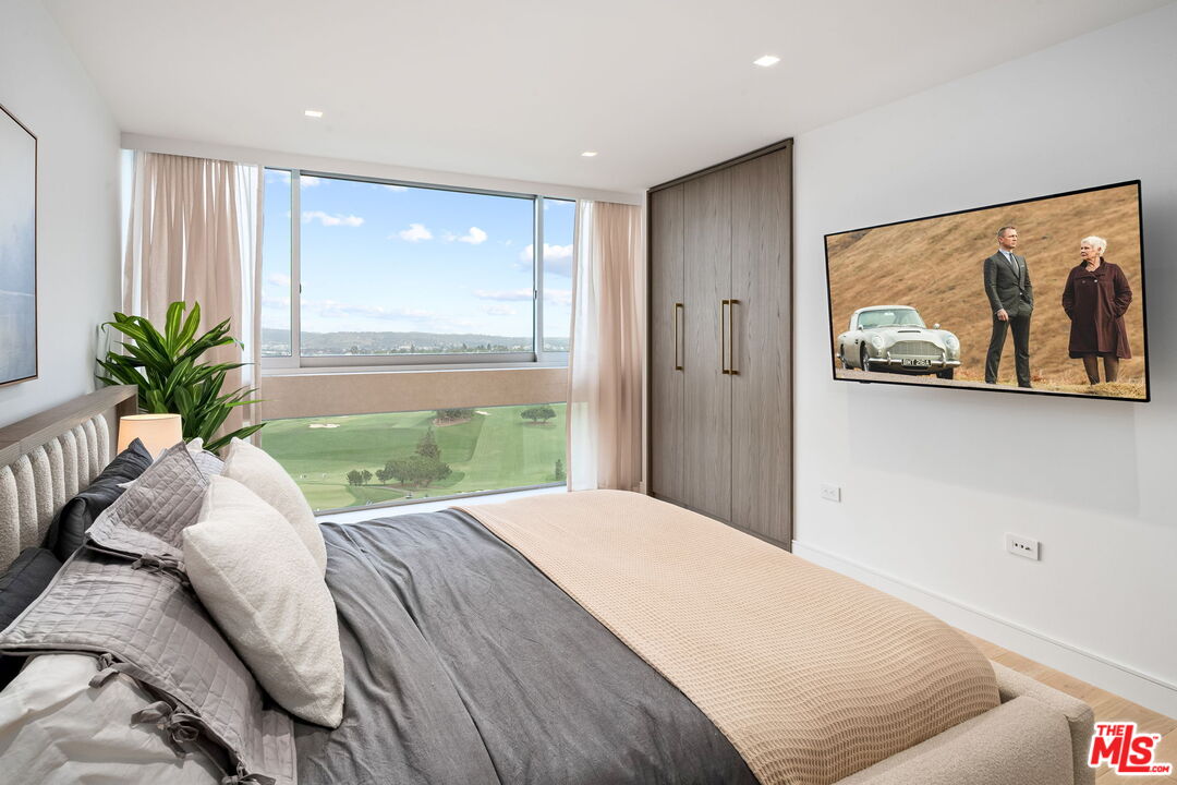 2222 Avenue Of The Stars Unit: 1601