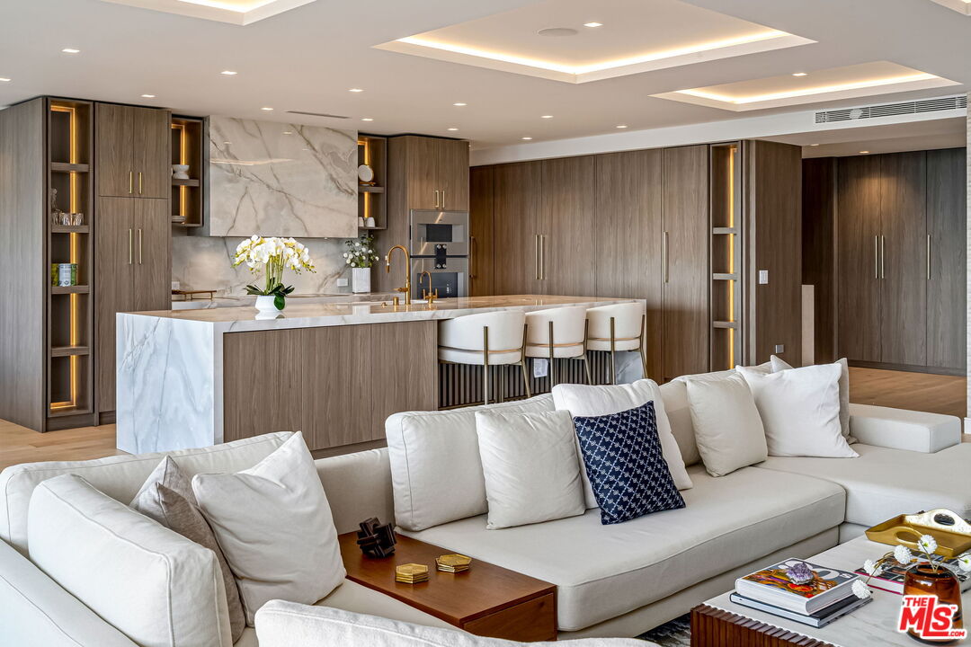 2222 Avenue Of The Stars Unit: 1601