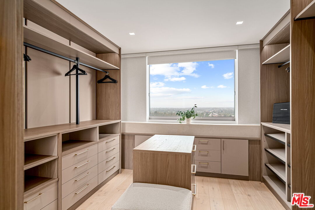2222 Avenue Of The Stars Unit: 1601
