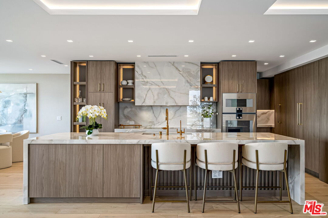 2222 Avenue Of The Stars Unit: 1601