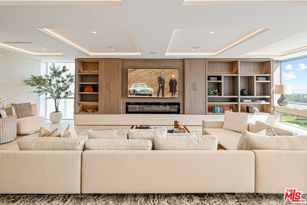 2222 Avenue Of The Stars Unit: 1601