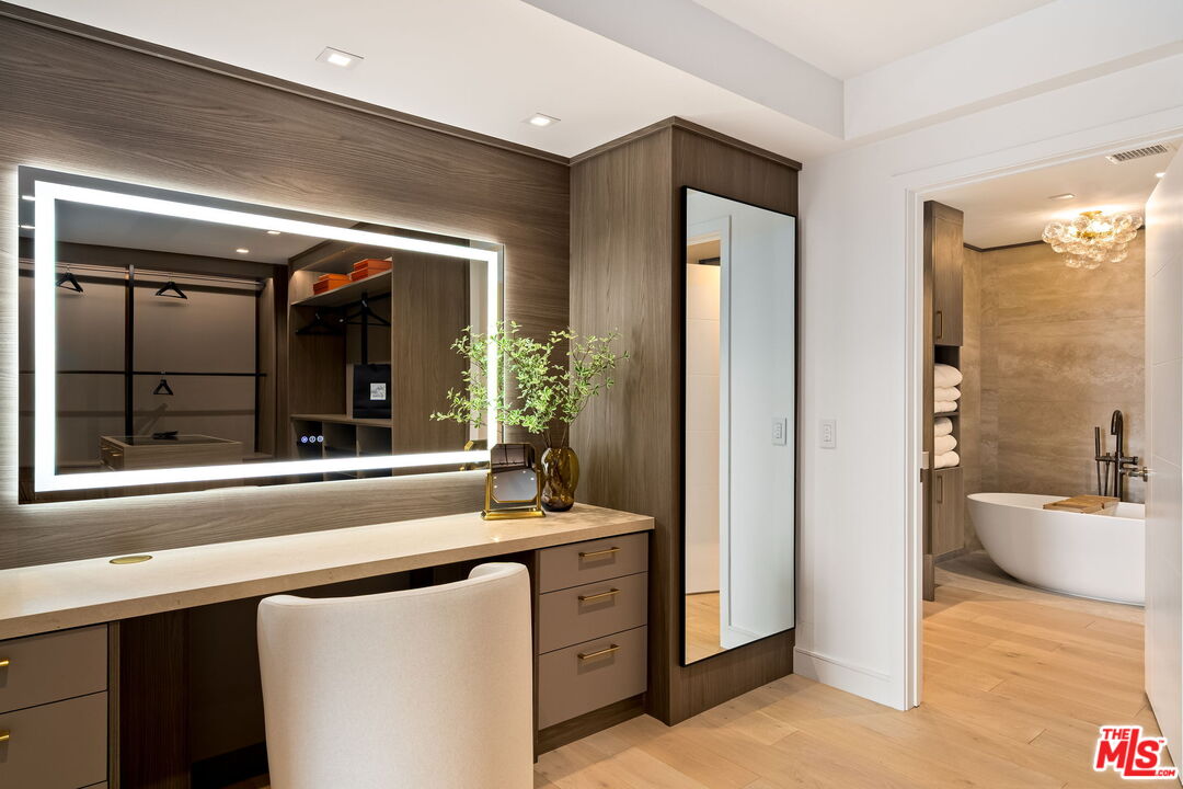 2222 Avenue Of The Stars Unit: 1601
