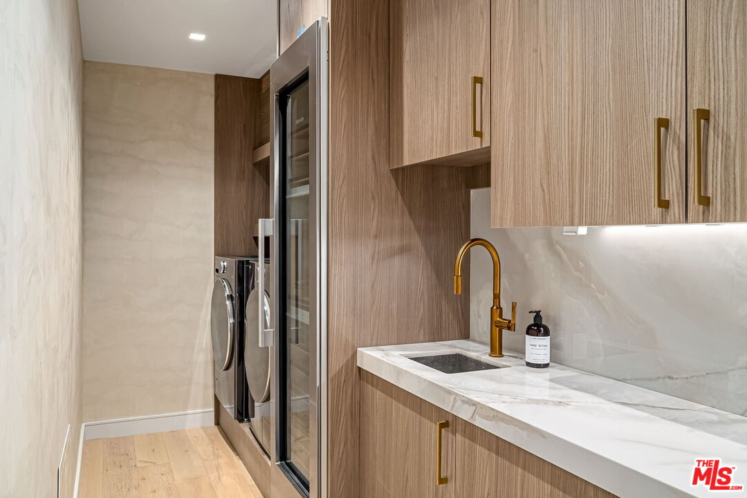 2222 Avenue Of The Stars Unit: 1601