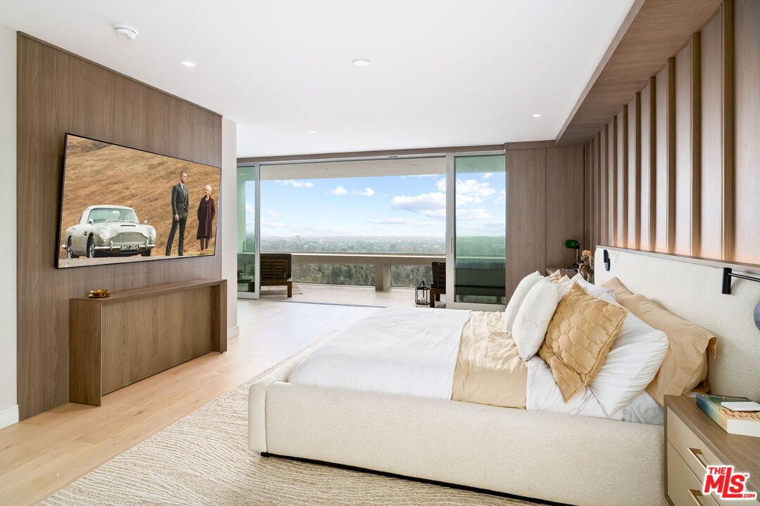 2222 Avenue Of The Stars Unit: 1601