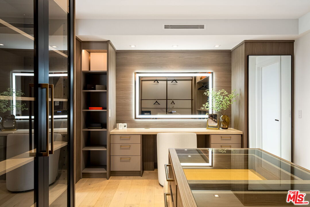2222 Avenue Of The Stars Unit: 1601