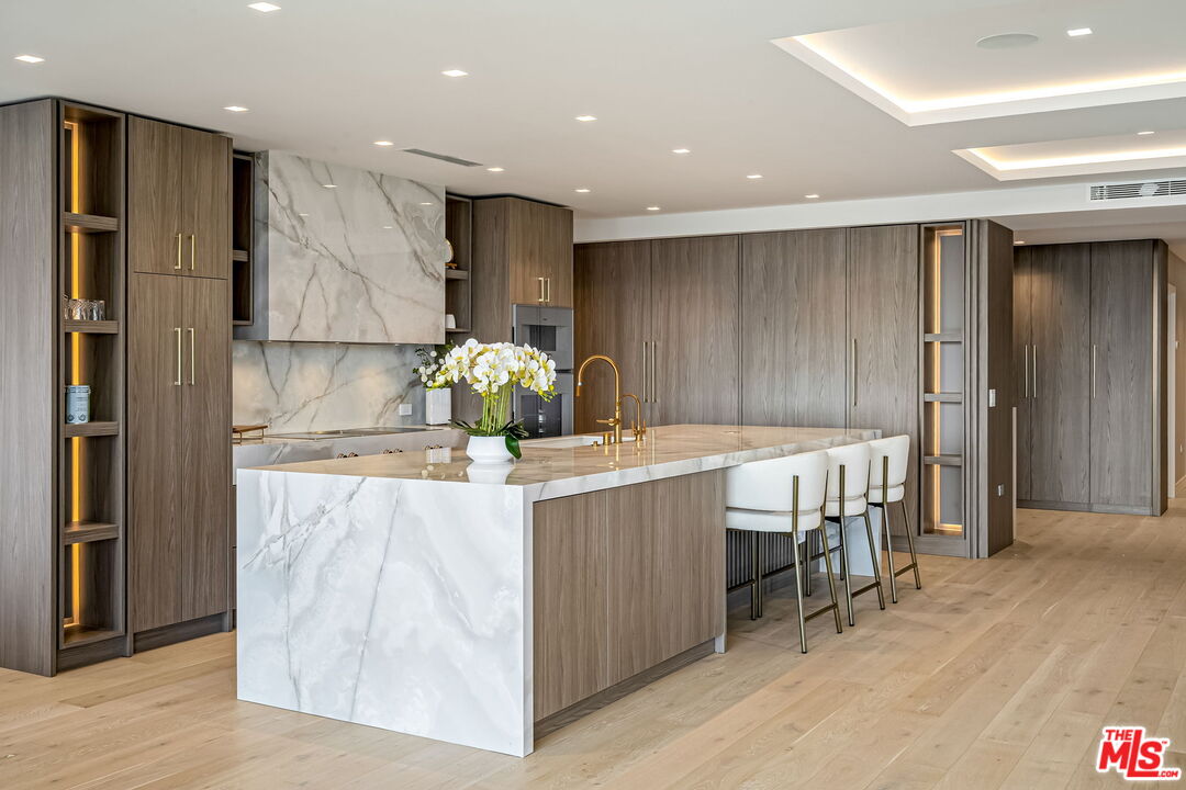 2222 Avenue Of The Stars Unit: 1601