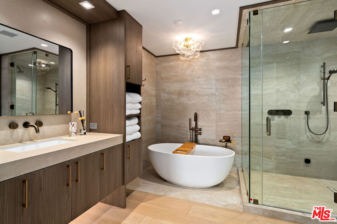 2222 Avenue Of The Stars Unit: 1601