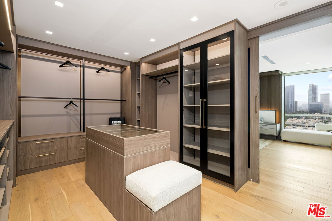 2222 Avenue Of The Stars Unit: 1601