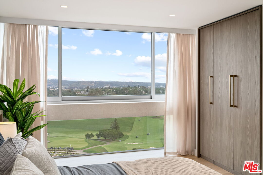 2222 Avenue Of The Stars Unit: 1601