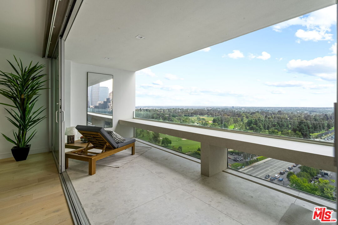 2222 Avenue Of The Stars Unit: 1601