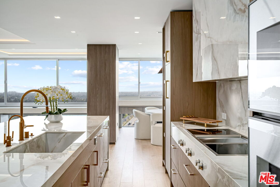 2222 Avenue Of The Stars Unit: 1601